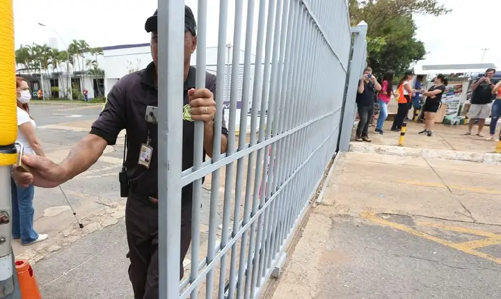 Adiantados do Enem evitam atraso no segundo dia de provas em Brasília