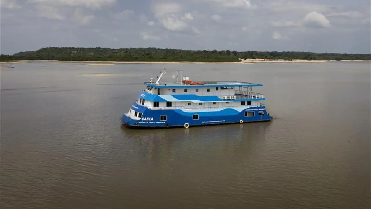 Agência-Barco da Caixa atende moradores de Fonte Boa e Jutaí nesta semana