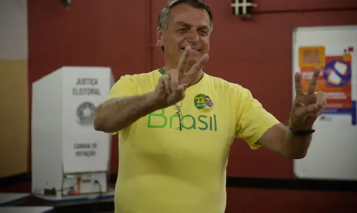 Após votar no Rio, Bolsonaro diz estar confiante na vitória