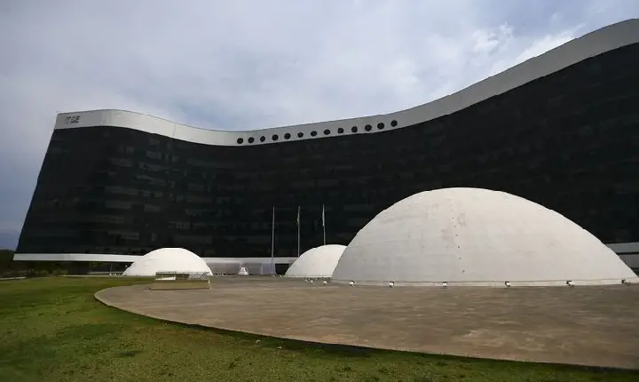 Assédio eleitoral é crime e será punido, diz presidente do TSE