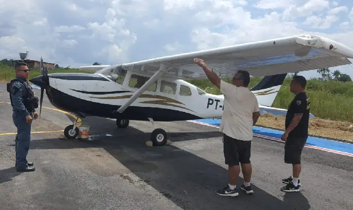 Avião de pequeno porte vindo de Jutaí fez pouso de emergência no aeroporto de Fonte Boa, apesar do risco de explosão o piloto conseguiu aterrissar