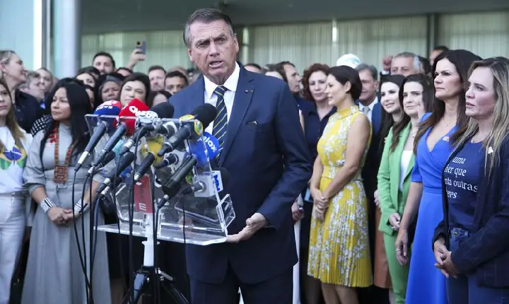 Bolsonaro recebe deputados federais reeleitos no Palácio da Alvorada