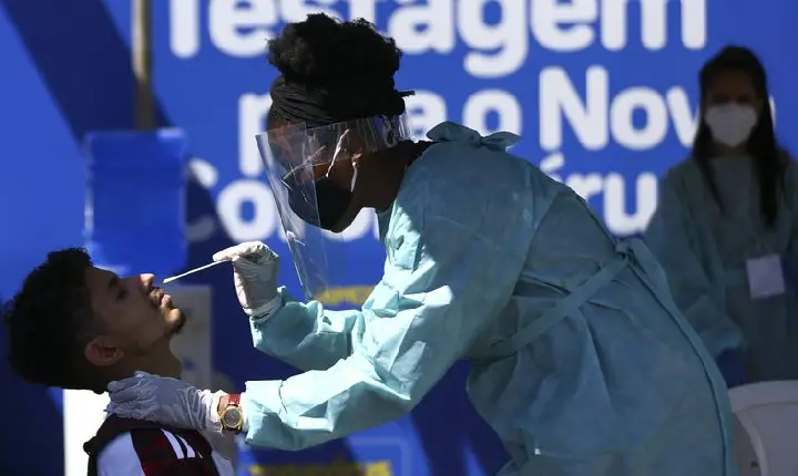 Brasil registra 2.073 novos casos de covid-19 em 24 horas