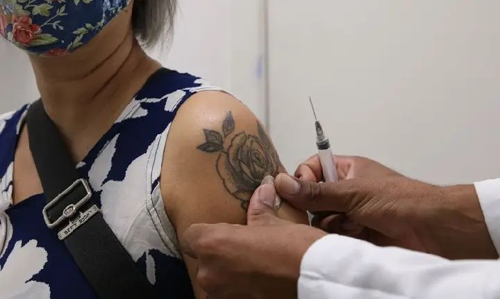 Brasil registra 4,9 mil casos confirmados de covid-19 em 24 horas