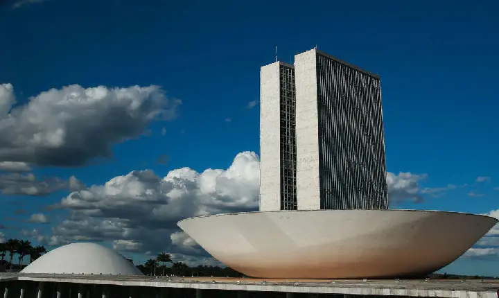 Câmara aprova admissibilidade de PEC sobre imunidade parlamentar