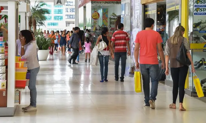 CNC projeta maior oferta de vagas temporárias desde o Natal de 2013
