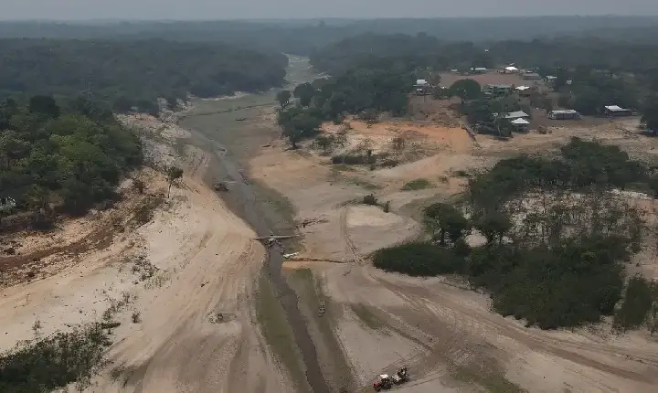 Com previsão de mais uma seca histórica em 2024, Defesa Civil recomenda estoque de comida e água no AM