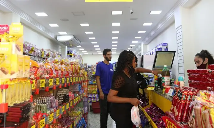 Confiança do Consumidor cai 0,4 ponto em outubro