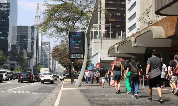 Covid-19: Brasil registra 8.216 casos e 133 mortes em 24 horas