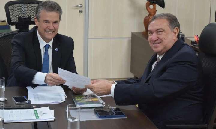 Deputado Átila Lins anuncia ajuda humanitária de dois salários a pescadores do Amazonas