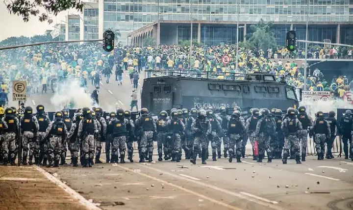 Deputados protocolam pedido de impeachment de Lula por 8 de janeiro