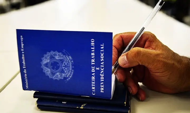 Desemprego cai para 8,7% em setembro, revela o IBGE