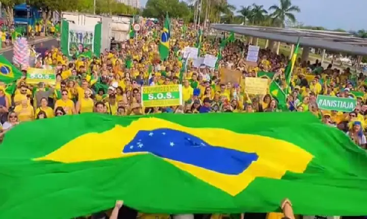 Direita amazonense reuniu milhares de pessoas em manifestação “Reaja Brasil”, na Ponta Negra em Manaus