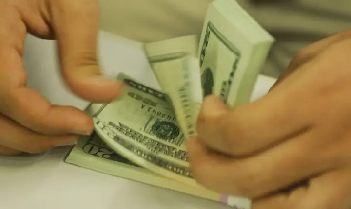 Dólar fica praticamente estável e fecha a R$ 5,31