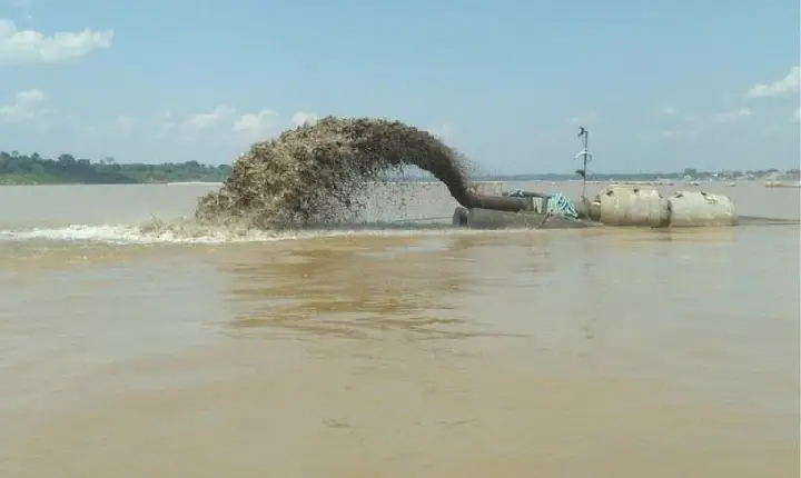 Dragagem dos rios da Amazônia reacende debate sobre impactos ambientais e ameaça ao modo de vida ribeirinho