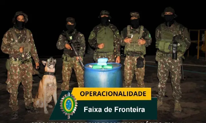 Droga é encontrada escondida em embarcação durante fiscalização do Exército na região de fronteira