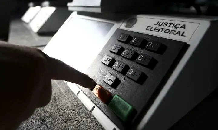 Eleições: TSE descarta votos brancos e nulos durante a apuração