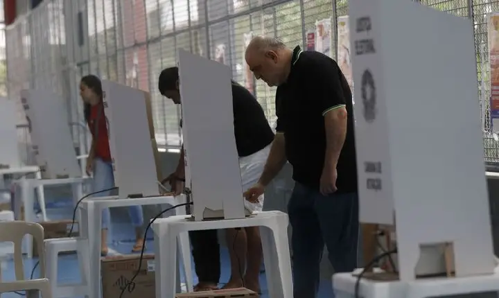 Eleitores vão às urnas neste domingo para o segundo turno