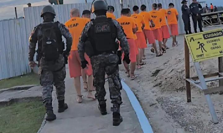 FONTE BOA: DETENTOS SÃO TRANSFERIDOS DO 55º DIP PARA PRESÍDIO EM MANAUS COM APOIO DA PM