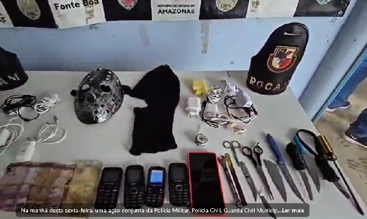 Fonte Boa: Máscara do Jason do filme Sexta Feira 13, telefones celulares e várias facas foram encontrados durante revista no 55º DIP