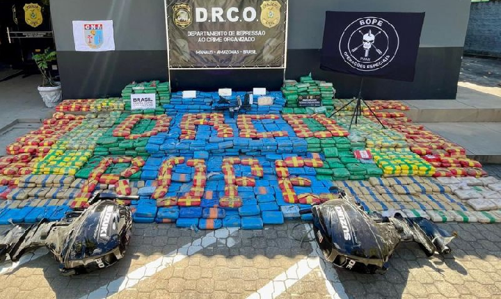 Forças de segurança apreendem mais de 2,5 toneladas de cocaína no Rio Solimões durante operação em Codajás