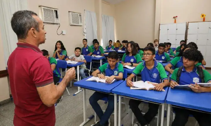 Governador Wilson Lima anuncia pagamento de progressões a mais de 2 mil professores e pedagogos da rede estadual