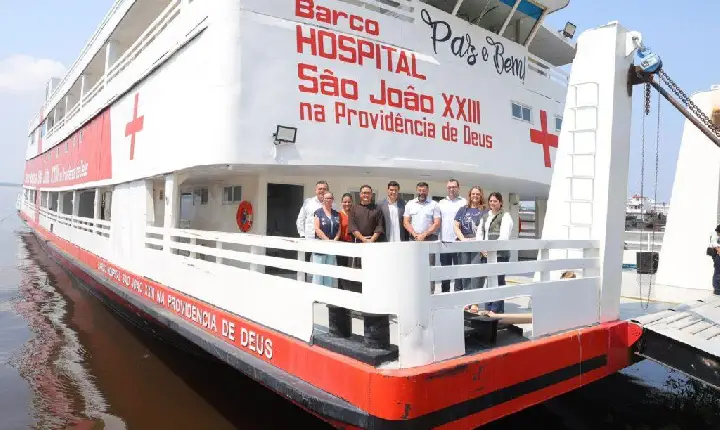 Governador Wilson Lima reforça assistência médica para comunidades do interior com entrega de barco hospital