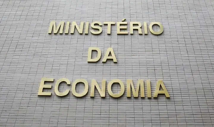 Governo bloqueia mais R$ 5,7 bi do Orçamento para cumprir teto