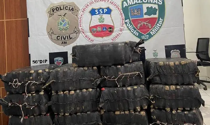 Jutaí: Policia apreendeu uma grande quantidade de drogas na tarde deste sábado (18), após confronto entre Piratas x Traficantes no Solimões