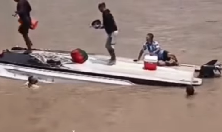 Lancha naufraga no Rio Solimões, mas todos os passageiros são resgatados sem ferimentos