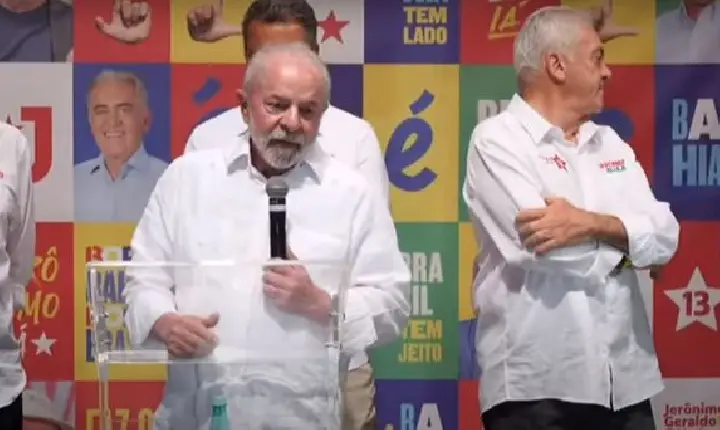 Lula faz caminhadas no Rio de Janeiro e em Salvador