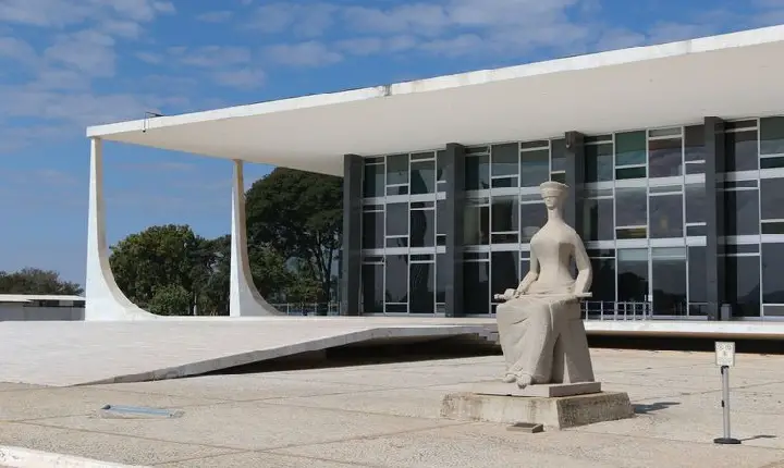 Maioria do STF mantém gratuidade de passagem para jovem de baixa renda