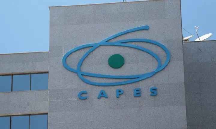 Mais de 200 mil bolsistas da Capes ainda não receberam o pagamento