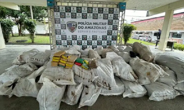 MANAUS: Comandante da PMAM apresentou as 2 toneladas de drogas apreendidas em Fonte Boa e fez um resumo da Operação