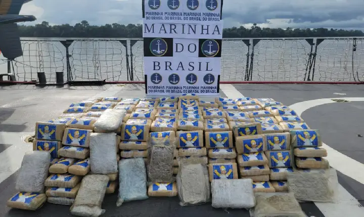 Marinha do Brasil apreendeu aproximadamente 1 tonelada de drogas em uma embarcação no Rio içá - AM