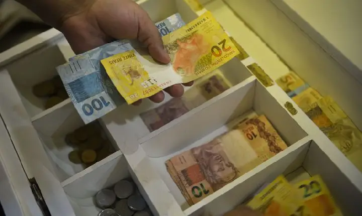 Mercado financeiro eleva projeção da inflação de 5,88% para 5,91%