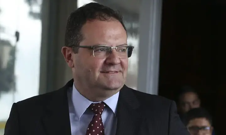 Ministro da Economia oferece equipe para transição, diz Barbosa