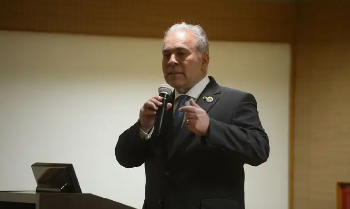 Ministro defende novo modelo de remuneração no SUS e cobra indústria
