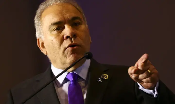 Ministro diz que contratos atuais já preveem vacinas atualizadas