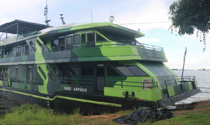 Mulher é presa com quase 12 quilos de maconha em embarcação durante operação na Base Arpão 2 no rio Solimões
