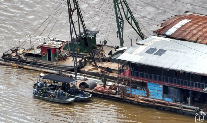 OPERAÇÃO ÁGATA AMAZÔNIA 2026: Forças Armadas destroem 50 dragas ilegais e causam prejuízo de R$ 151 milhões ao crime ambiental no Amazonas