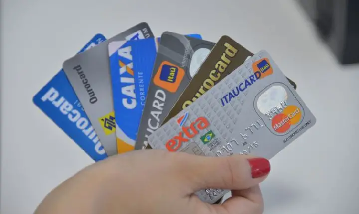 Pagamentos com cartões movimentam R$ 827 bilhões no 3º trimestre