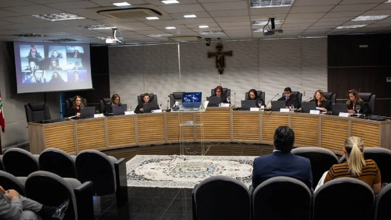Partidos no Amazonas assumem compromisso por campanha sem fogos com estampido