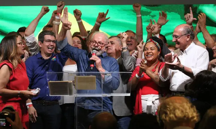 Partidos parabenizam vitória de Lula e citam democracia