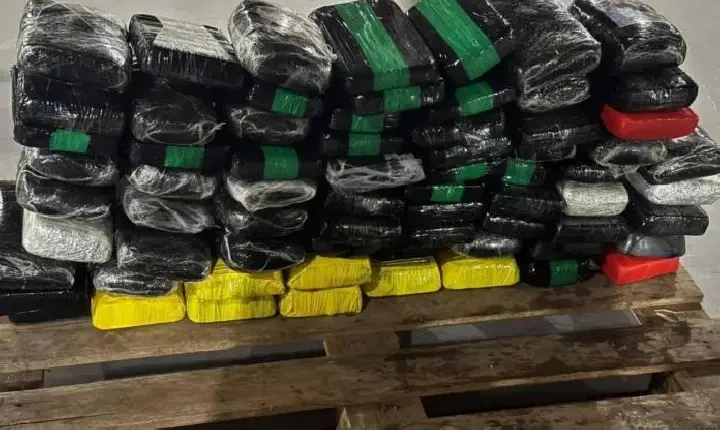Polícia apreende cocaína valendo milhões de reais em barco que fazia a coleta das drogas nos municípios do Solimões