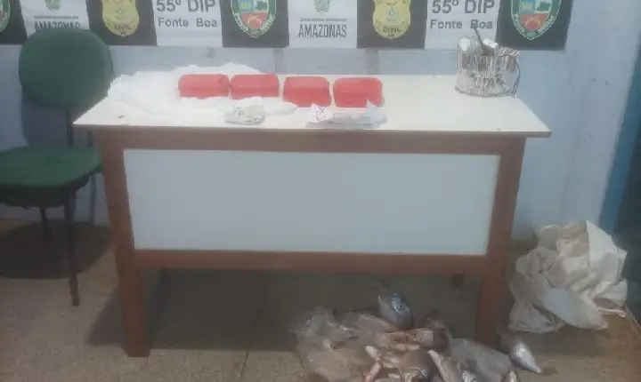 POLICIA MILITAR FEZ APREENSÃO DE DROGAS QUE ESTAVAM DENTRO DE UM SACO CHEIO DE JARAQUI EM FONTE BOA