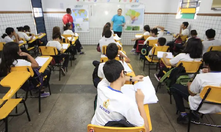 Profissionais da educação terão novo piso nacional de R$ 5,1 mil; reajuste garante ganho acima da inflação