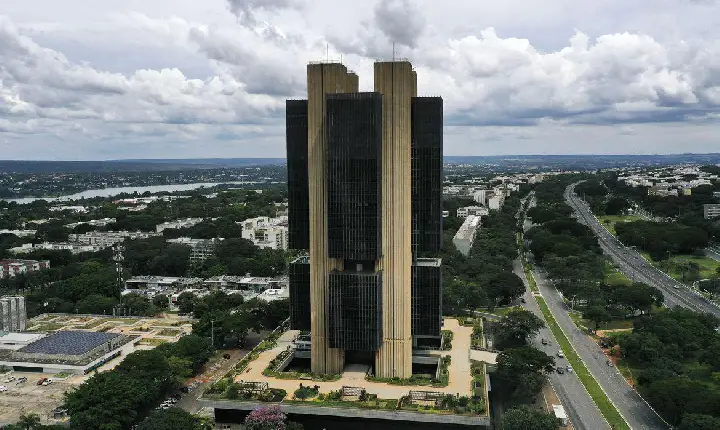 Projeção do mercado financeiro para alta do PIB sobe para 3,52%