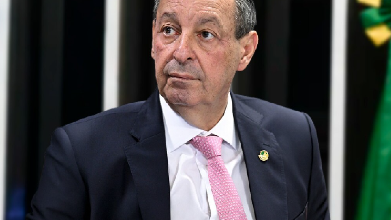 Queda de Omar Aziz nas pesquisas expõe desgaste político e acende alerta para projeto de retorno ao Governo do Amazonas