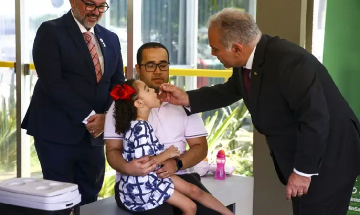 Queiroga faz novo apelo para vacinação de crianças contra a pólio